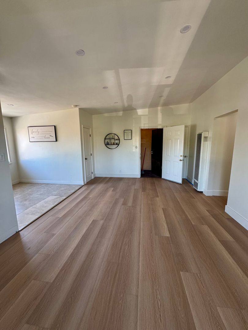 Apartment for rent at 11233 - 11235 S New Hampshire Ave, Los Angeles, CA 90044