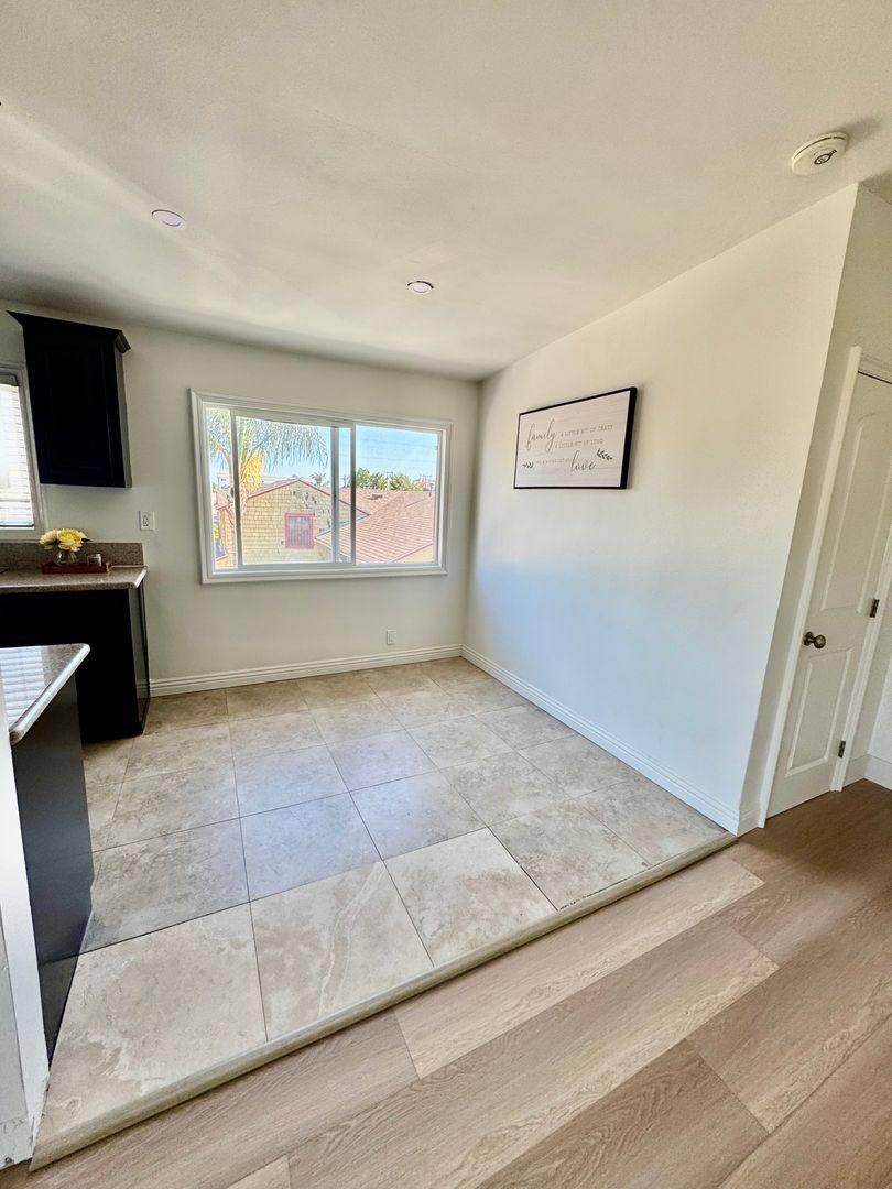 Apartment for rent at 11233 - 11235 S New Hampshire Ave, Los Angeles, CA 90044