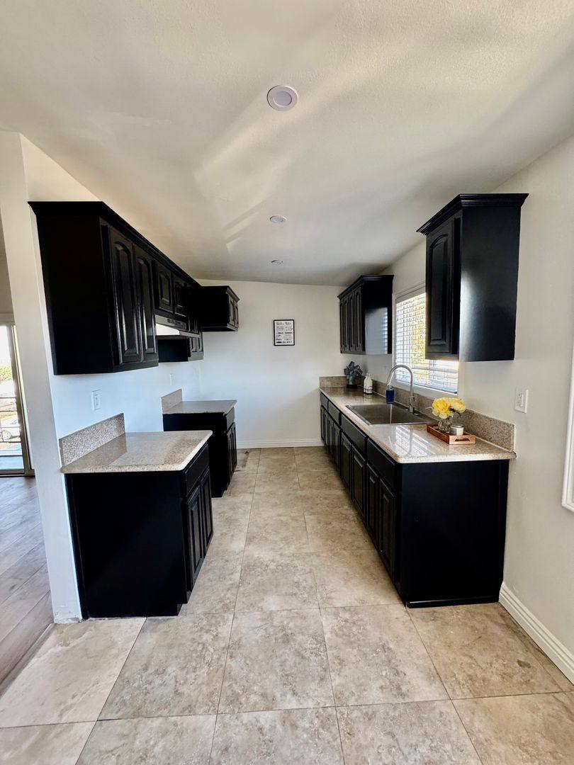 Apartment for rent at 11233 - 11235 S New Hampshire Ave, Los Angeles, CA 90044