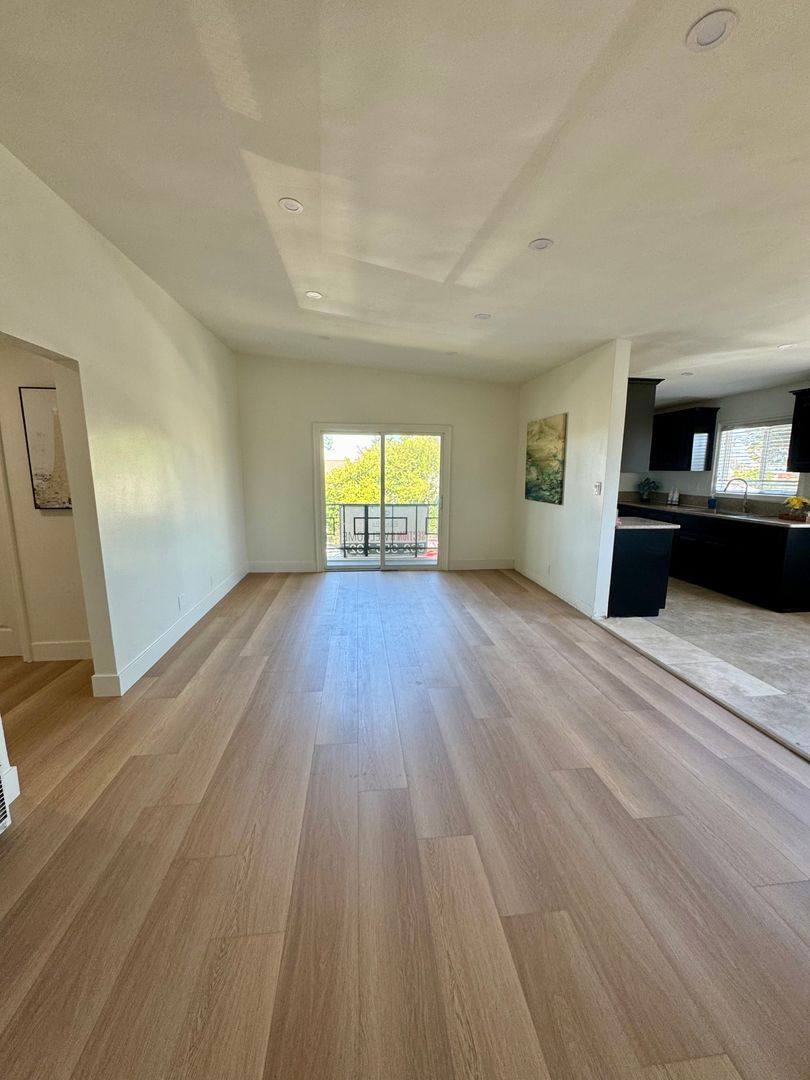 Apartment for rent at 11233 - 11235 S New Hampshire Ave, Los Angeles, CA 90044