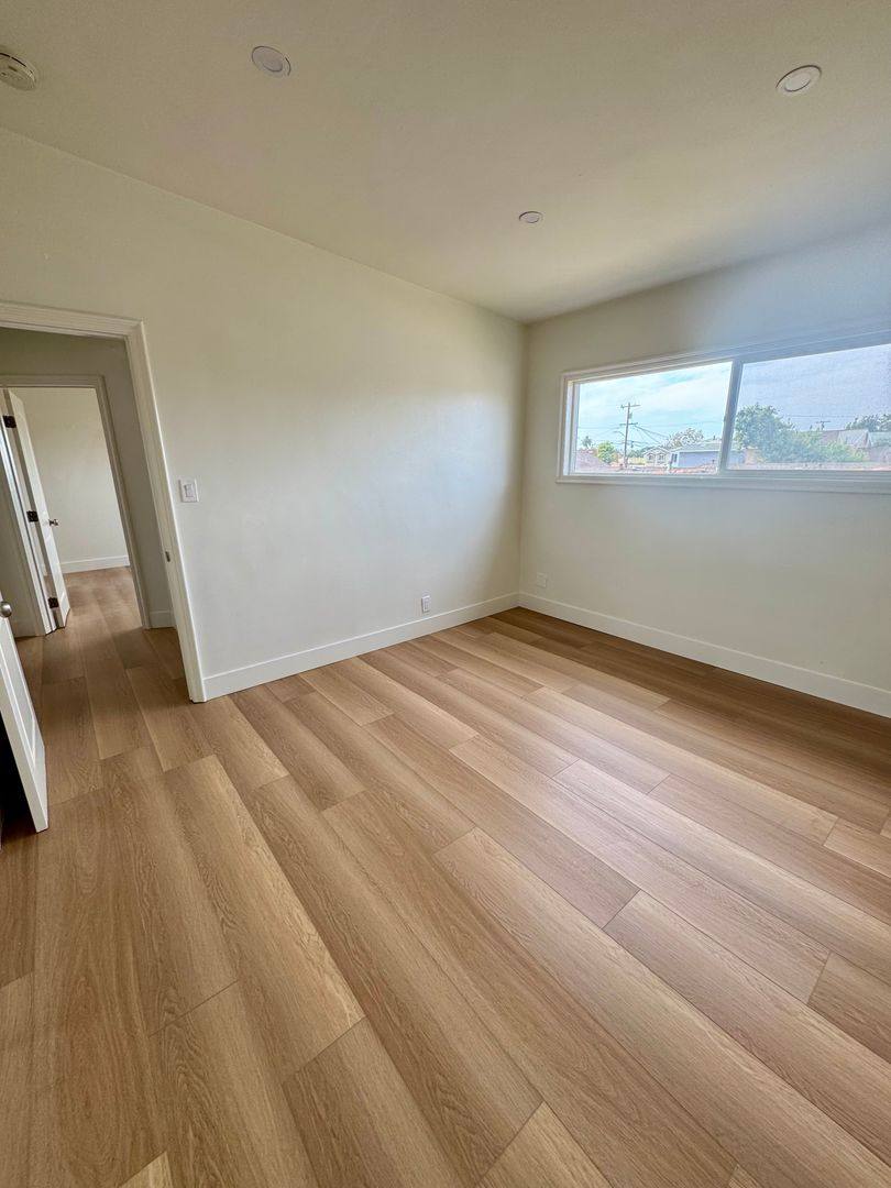 Apartment for rent at 11233 - 11235 S New Hampshire Ave, Los Angeles, CA 90044
