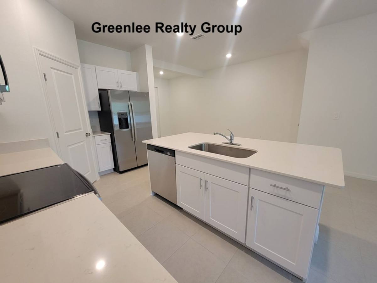Townhouse for rent at 3328 Lapis Lake Dr, Zephyrhills, FL 33541