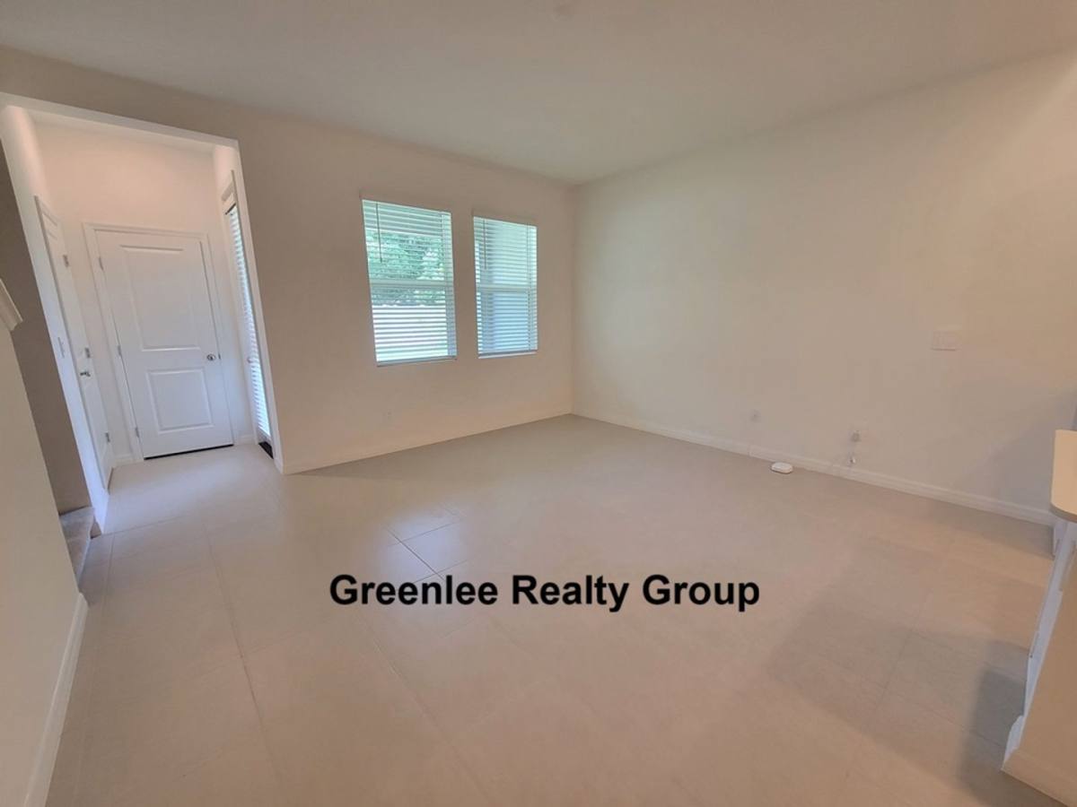 Townhouse for rent at 3328 Lapis Lake Dr, Zephyrhills, FL 33541
