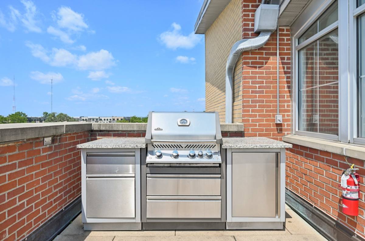 Apartment for rent at 789 Dennison, Columbus, OH 43215