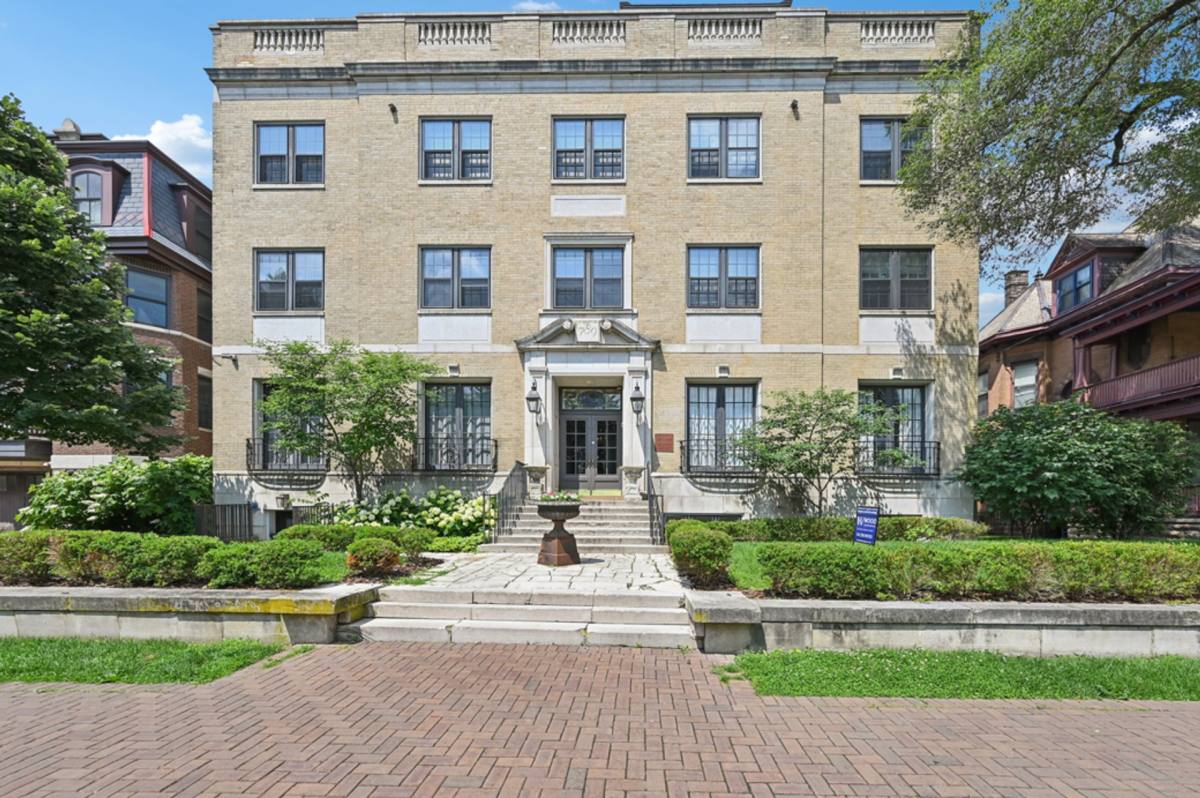 Apartment for rent at 789 Dennison, Columbus, OH 43215