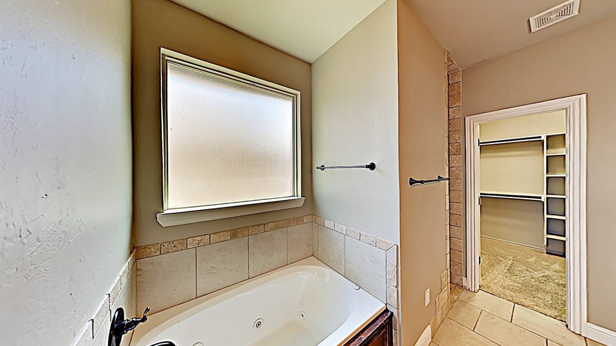 House for rent at 2125 Turtle Creek Dr, Norman, OK 73071