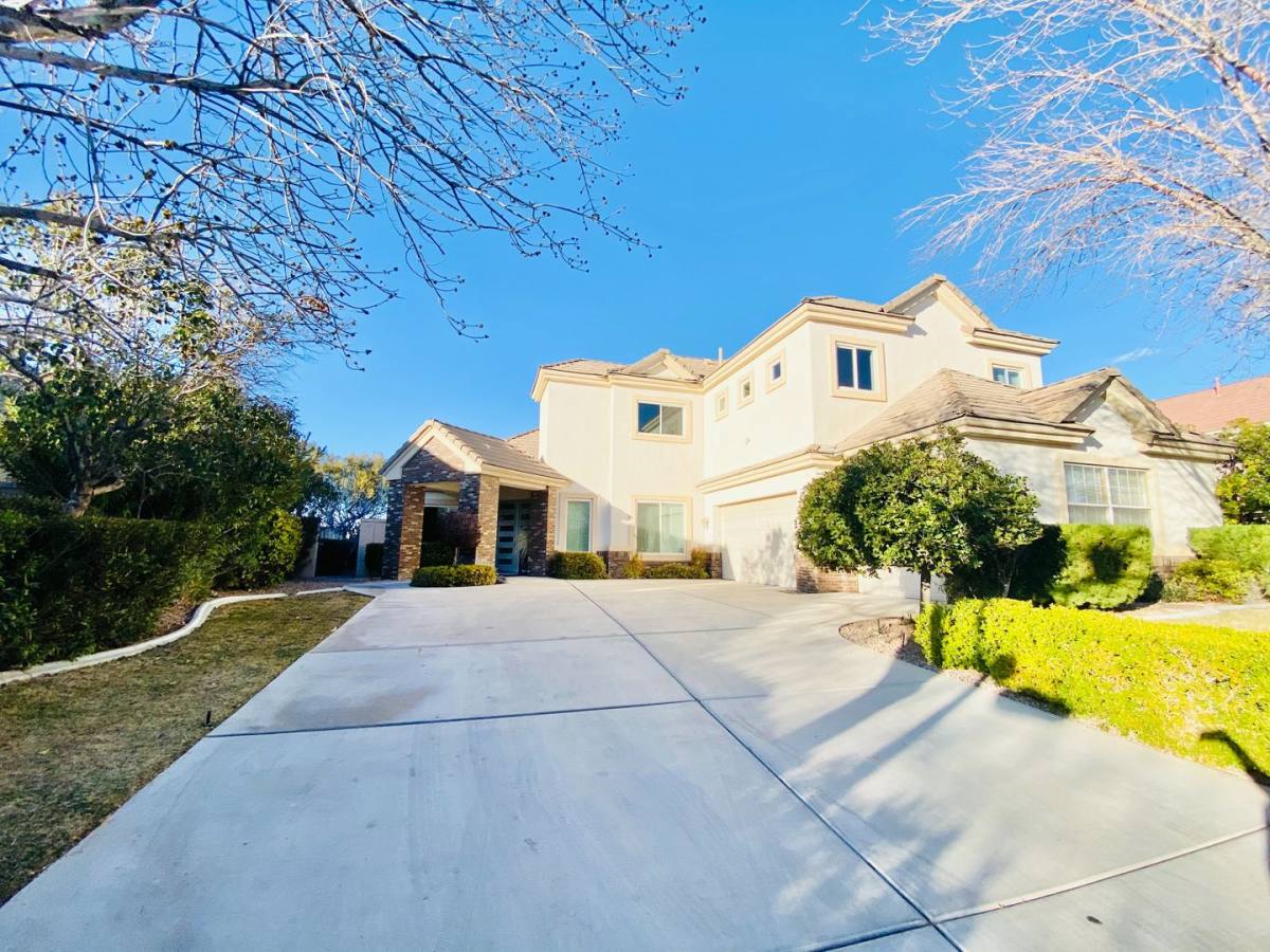 House for rent at 9800 Camden Hills Ave, Las Vegas, NV 89145
