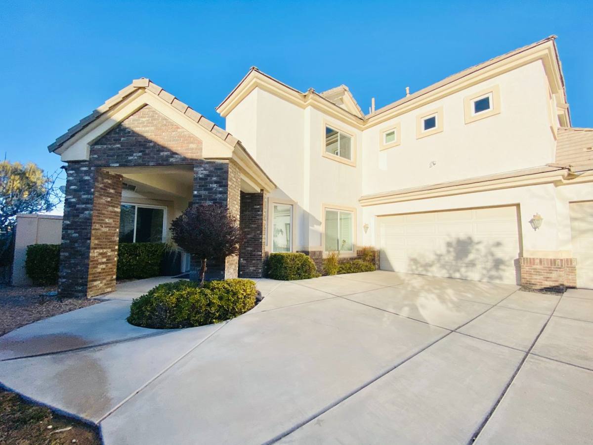 House for rent at 9800 Camden Hills Ave, Las Vegas, NV 89145
