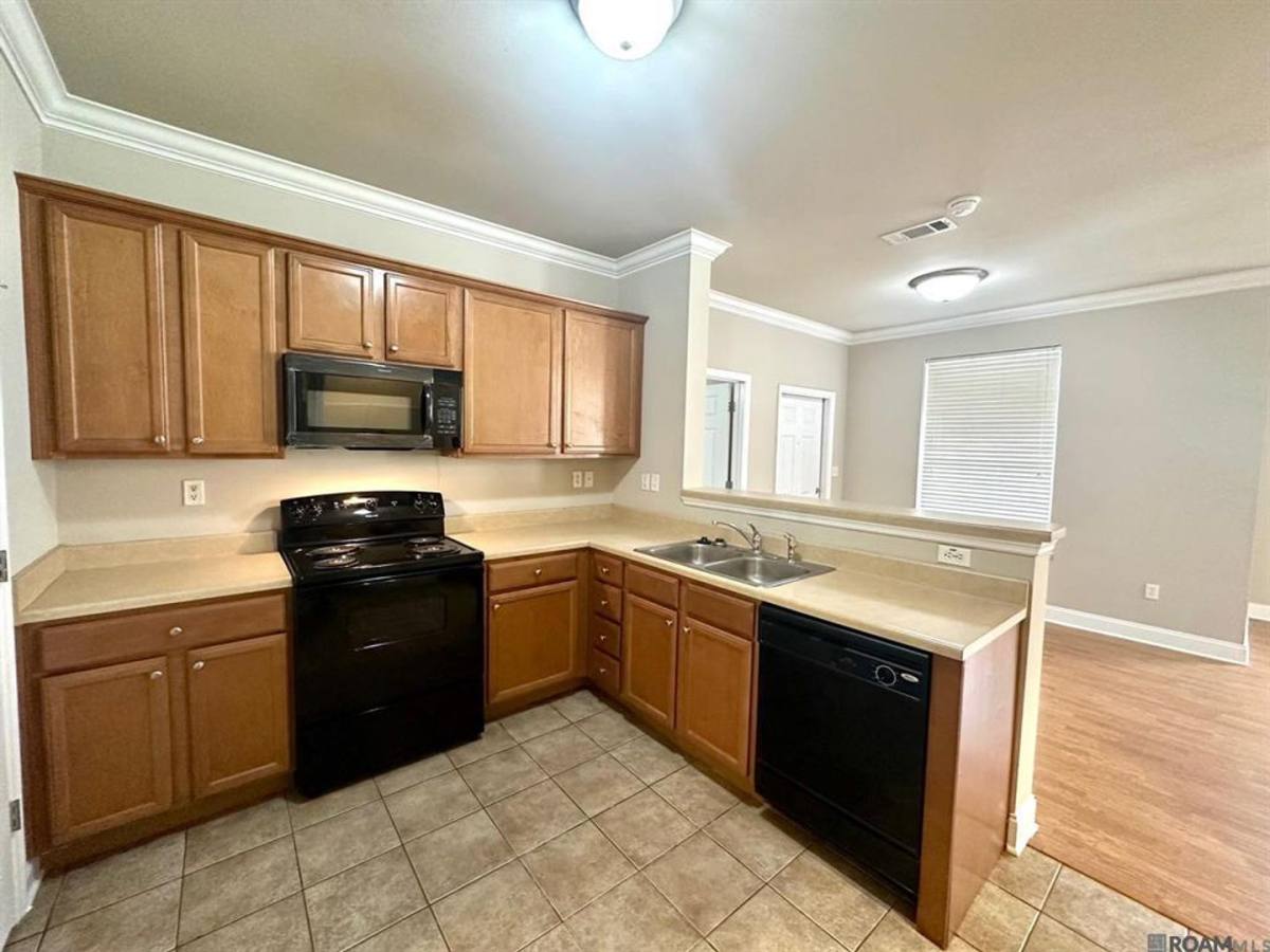 Apartment for rent at 900 Dean Lee Dr, Baton Rouge, LA 70820