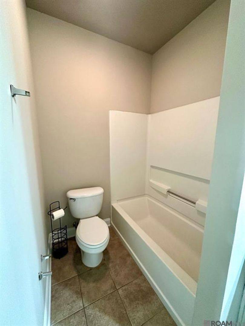 Apartment for rent at 900 Dean Lee Dr, Baton Rouge, LA 70820