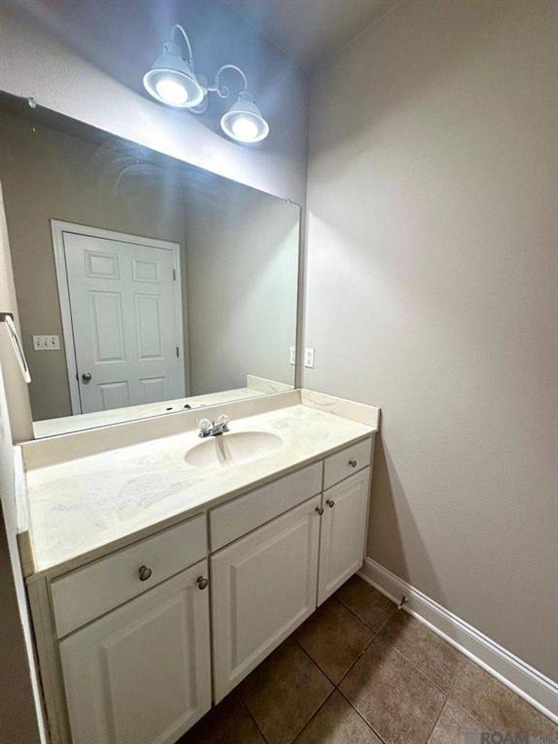 Apartment for rent at 900 Dean Lee Dr, Baton Rouge, LA 70820