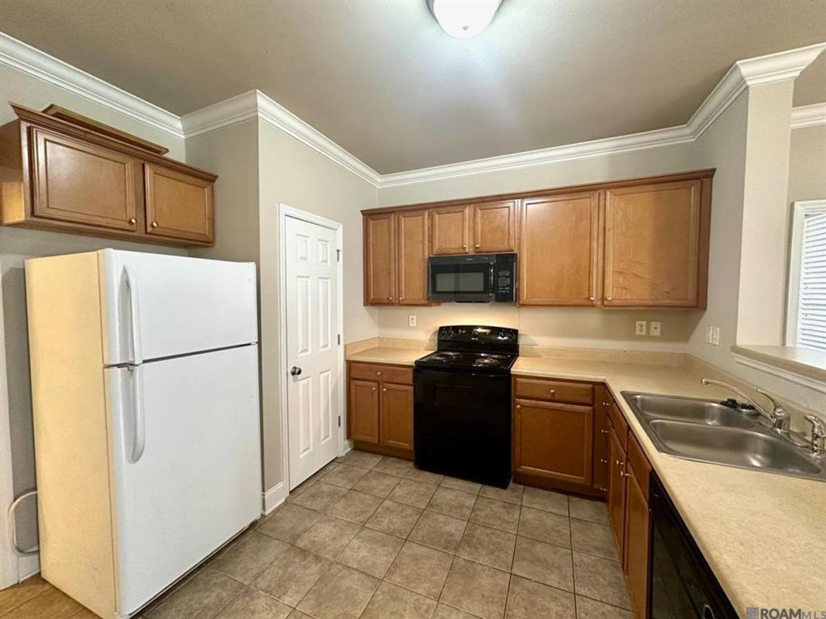 Apartment for rent at 900 Dean Lee Dr, Baton Rouge, LA 70820