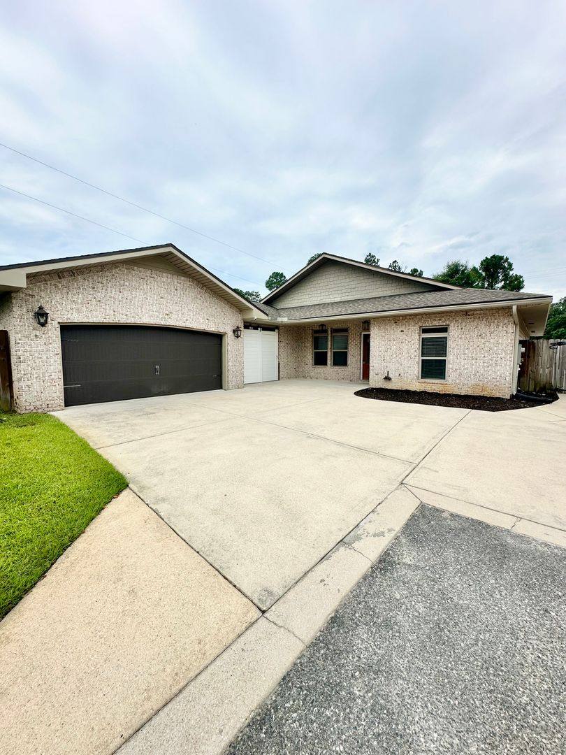 House for rent at 1180 French Quarter Way, Fort Walton Beach, FL 32547