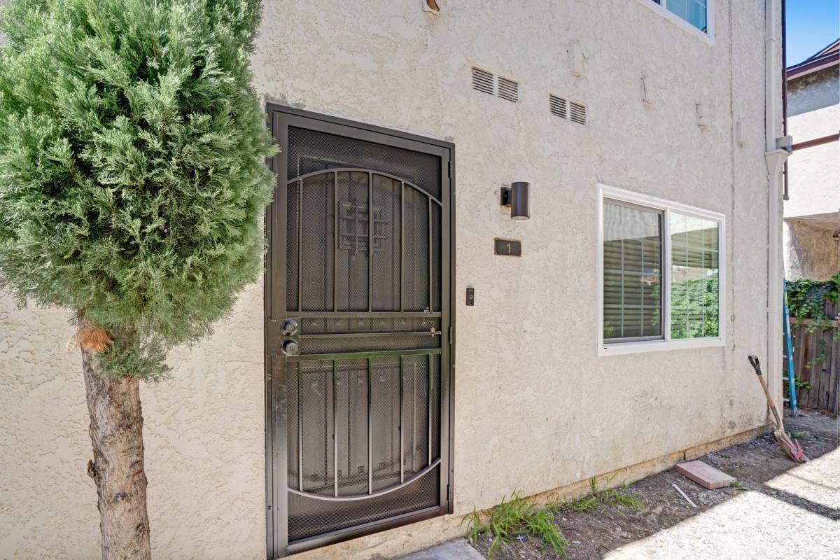Apartment for rent at 124 - 126 S Marengo Ave, Alhambra, CA 91801