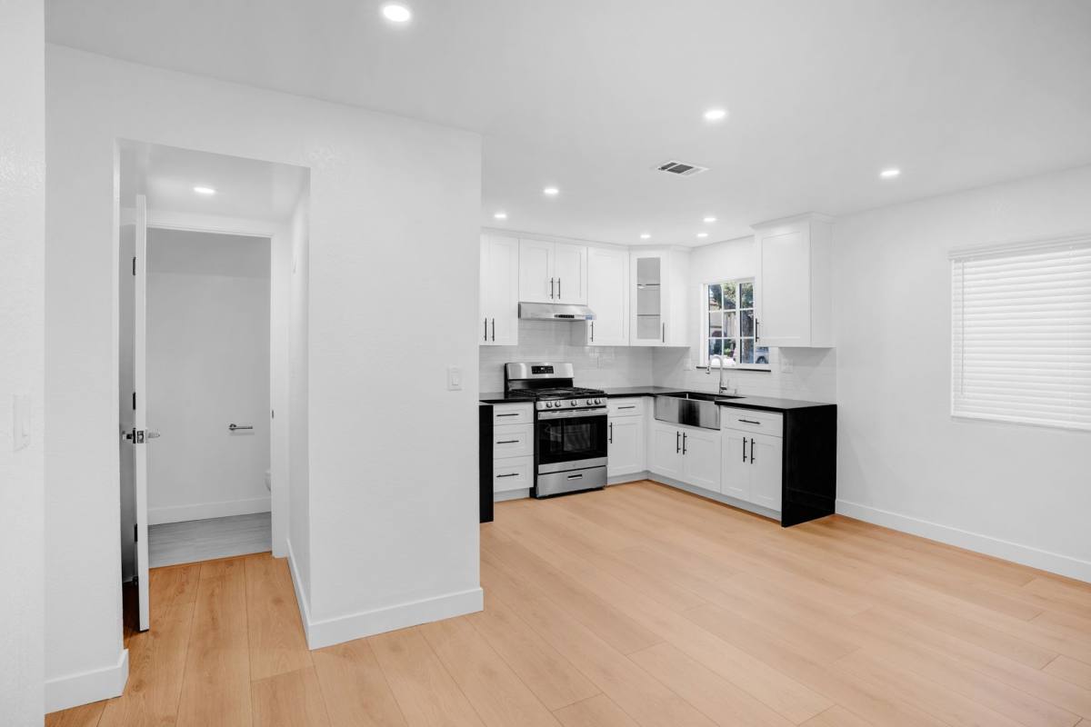 Apartment for rent at 124 - 126 S Marengo Ave, Alhambra, CA 91801