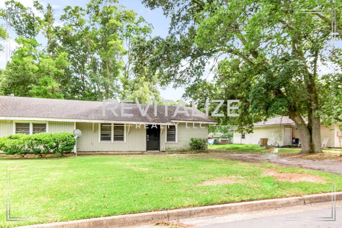 Apartment for rent at 1815 Ogburn Ave, Mobile, AL 36605