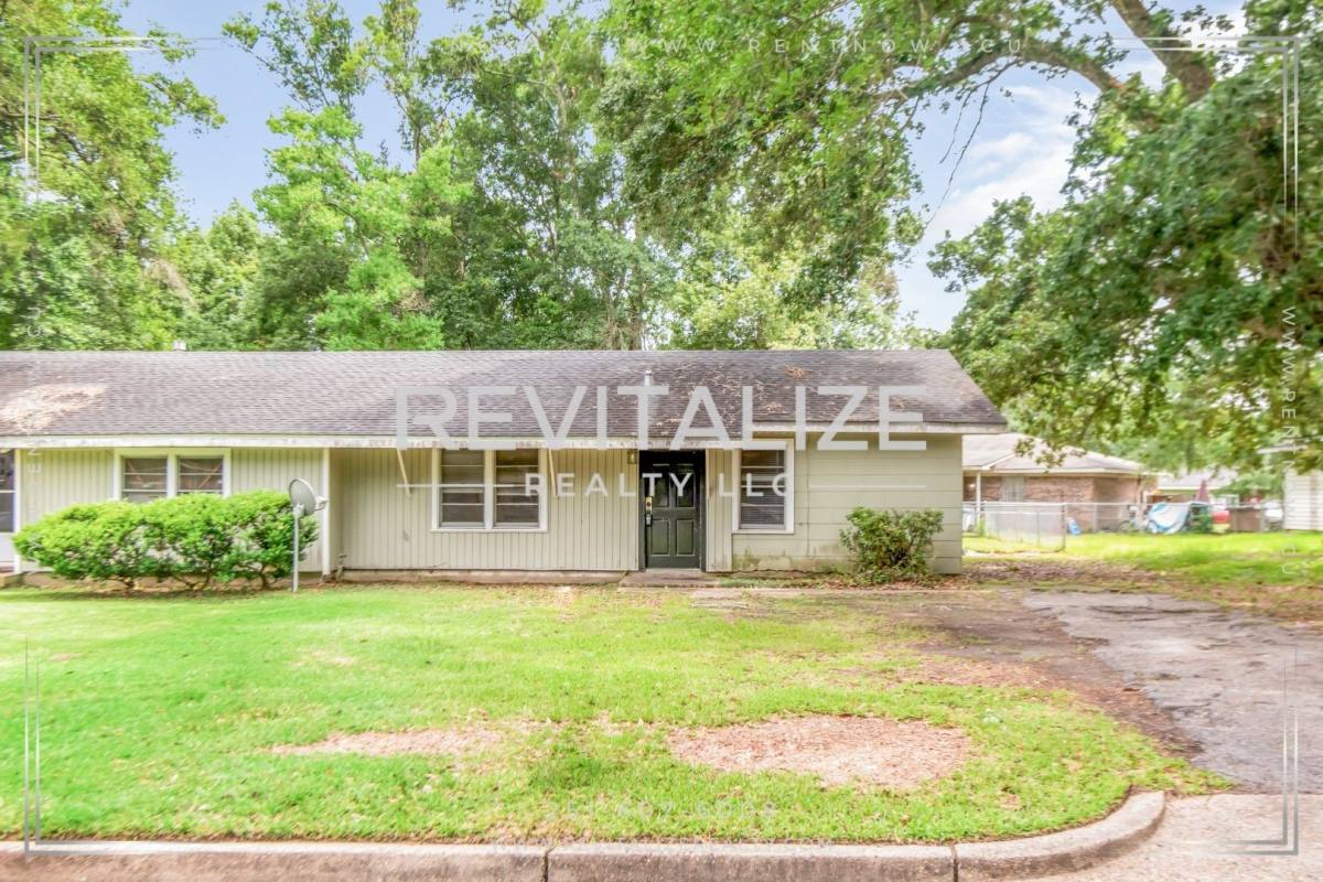 Apartment for rent at 1815 Ogburn Ave, Mobile, AL 36605