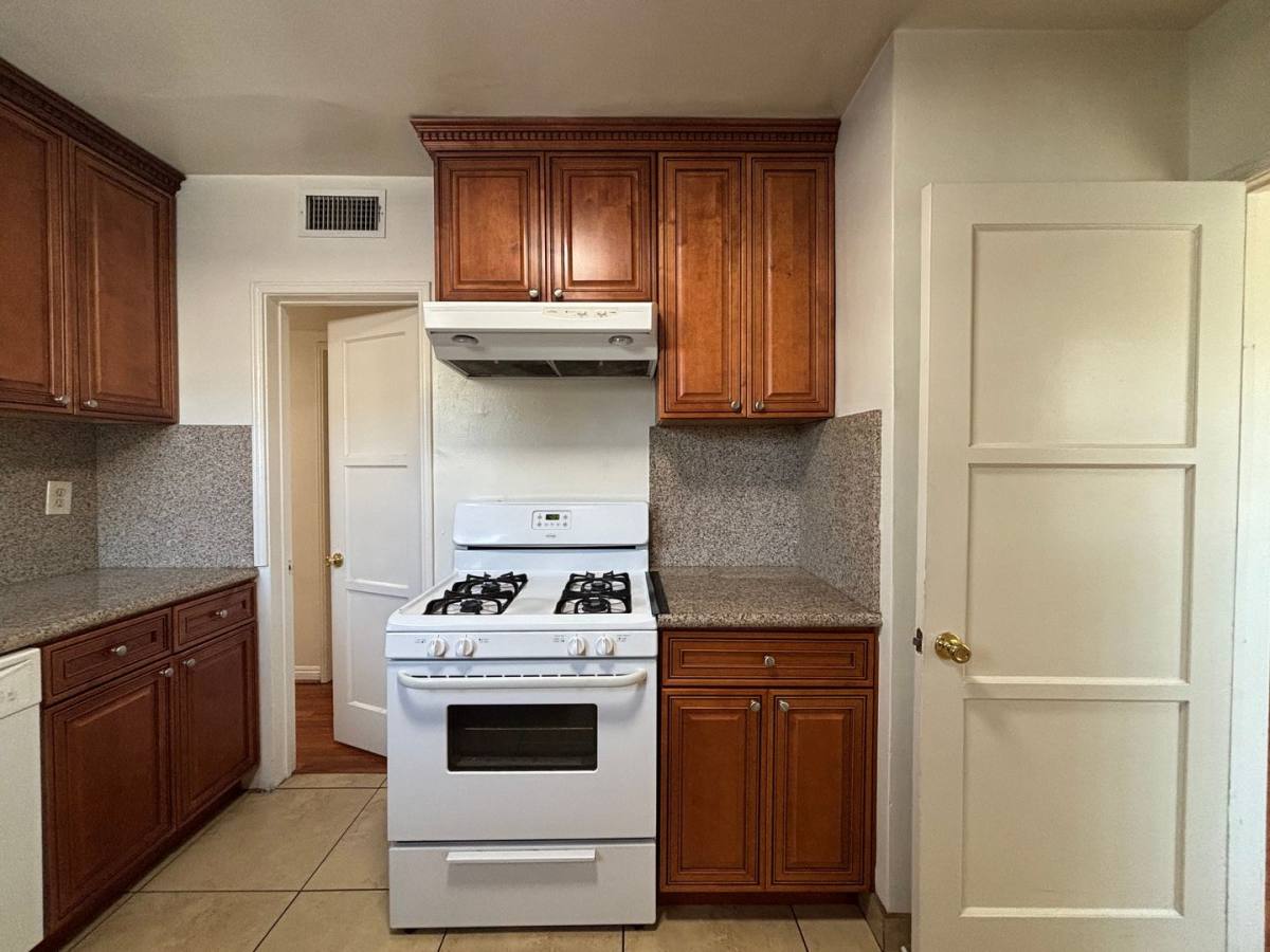 Apartment for rent at 625-633 1 2 W Glenoaks Blvd, Glendale, CA 91202
