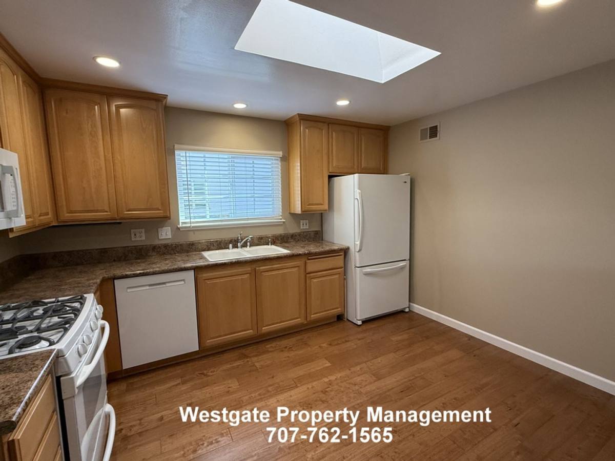 House for rent at 1278 Pacific Ave, Petaluma, CA 94954