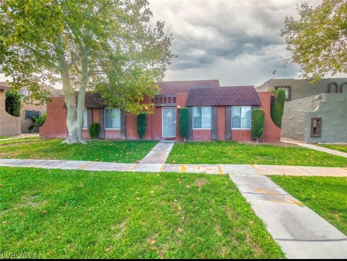 Townhouse for rent at 4674 Monterey Circle, Las Vegas, NV 89169
