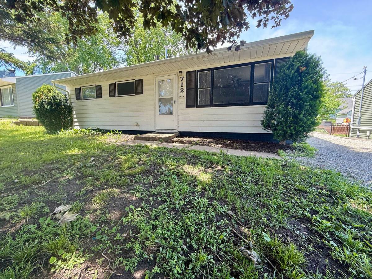 House for rent at 712 Maxwell St, Waterloo, IA 50701