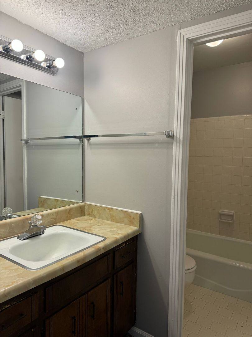 Apartment for rent at 526 Main St, Clarksville, TN 37040