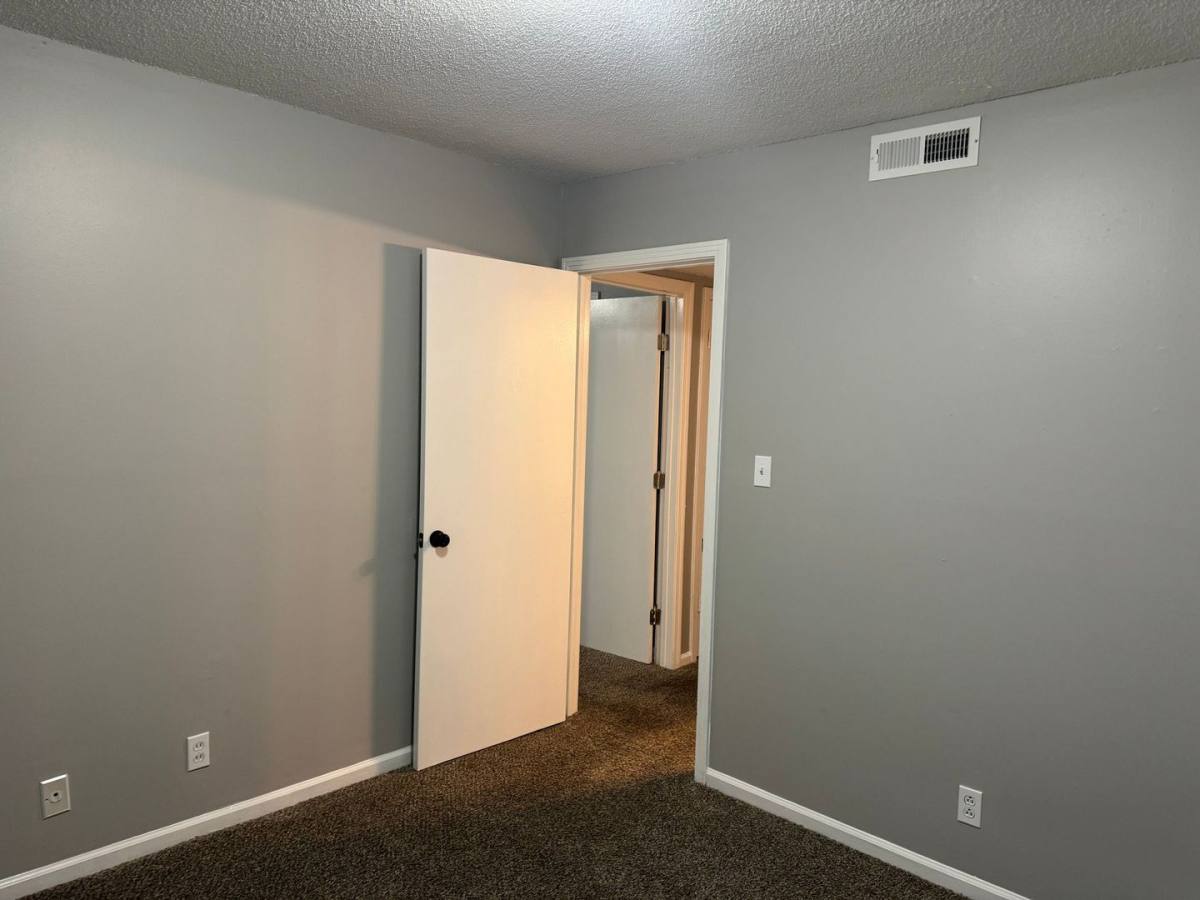 Apartment for rent at 526 Main St, Clarksville, TN 37040
