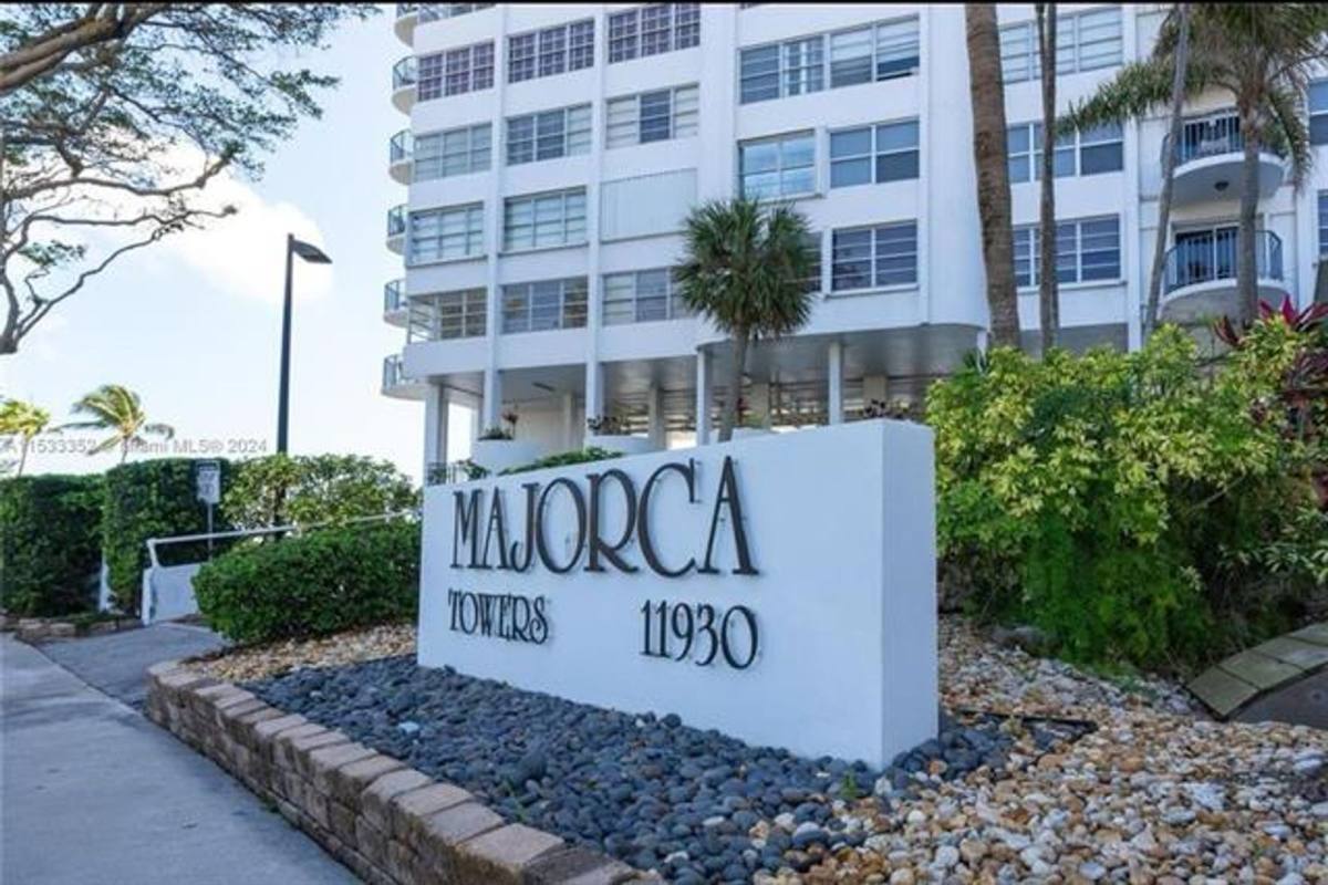 Condo for rent at 11930 N Bayshore Dr, Miami, FL 33181