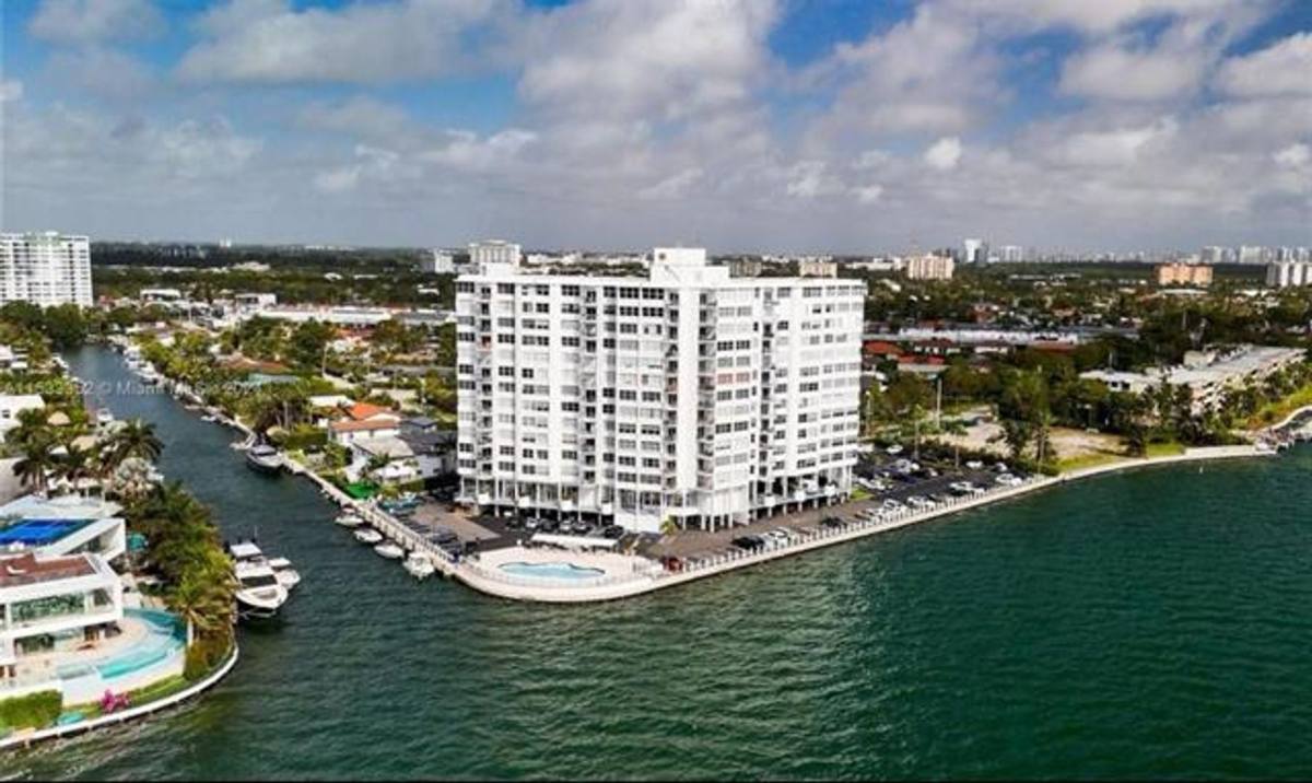 Condo for rent at 11930 N Bayshore Dr, Miami, FL 33181