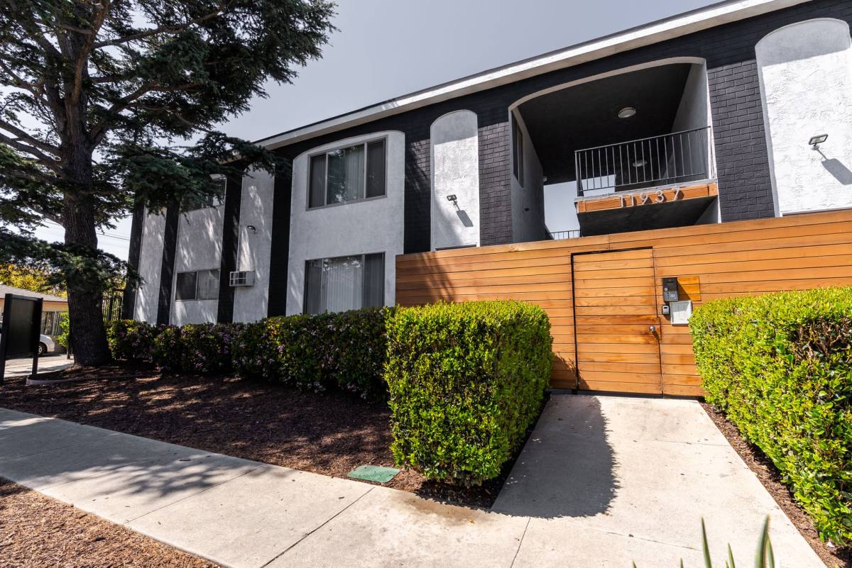 Apartment for rent at 11937 Avon Way, Los Angeles, CA 90066