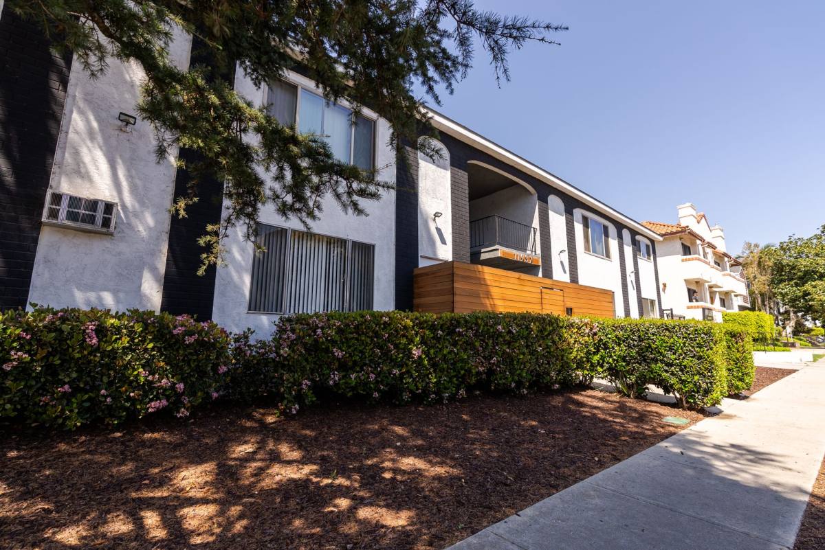 Apartment for rent at 11937 Avon Way, Los Angeles, CA 90066