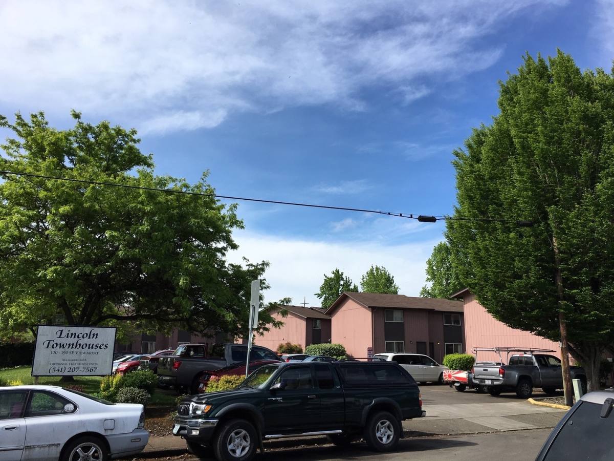 Townhouse for rent at 100-190 SE Viewmont Ave, Corvallis, OR 97333
