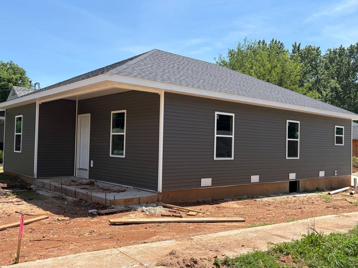 House for rent at 866 W Whiteside, Springfield, MO 65807