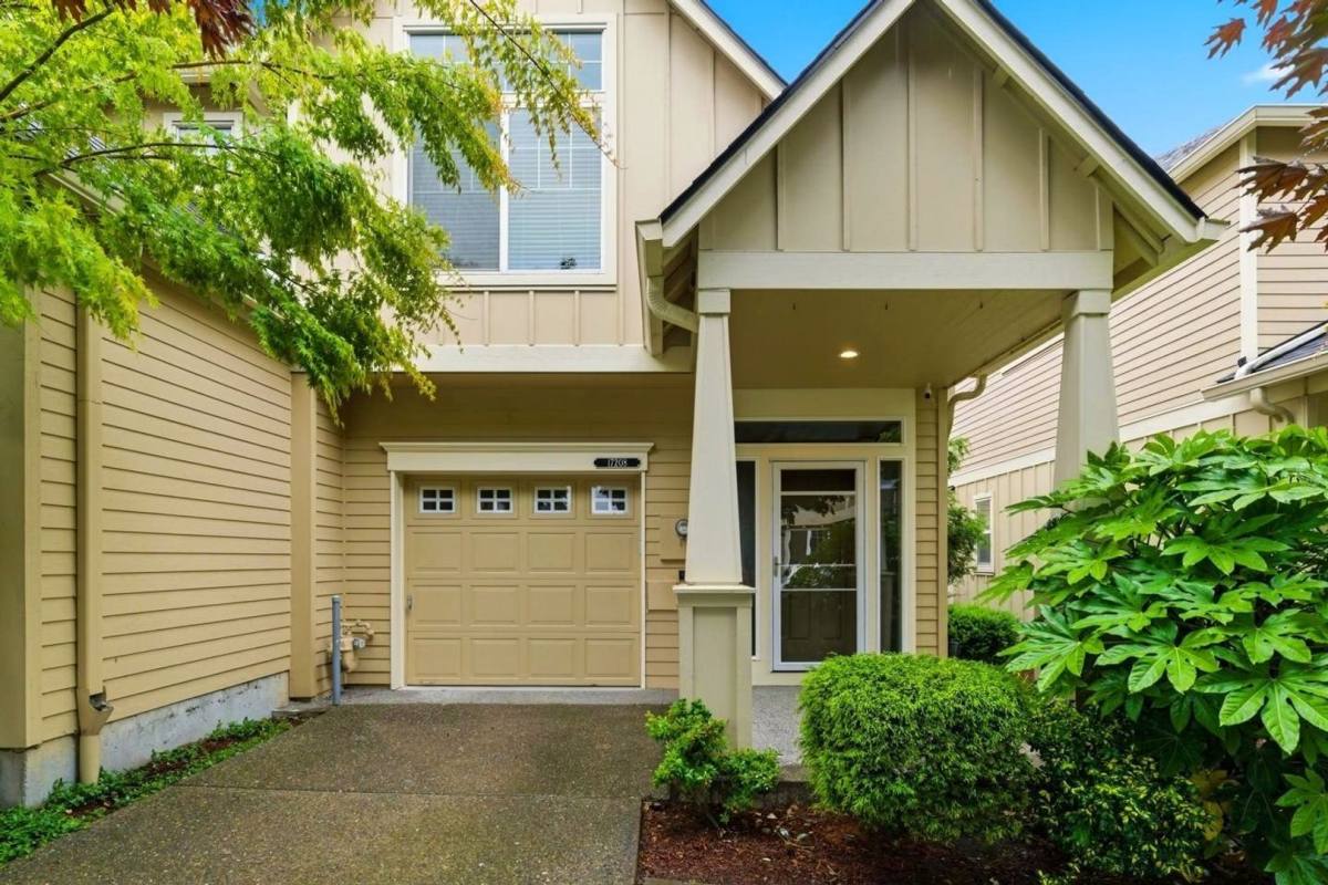 Townhouse for rent at 17208 SW Pleasanton Lane, Beaverton, OR 97003