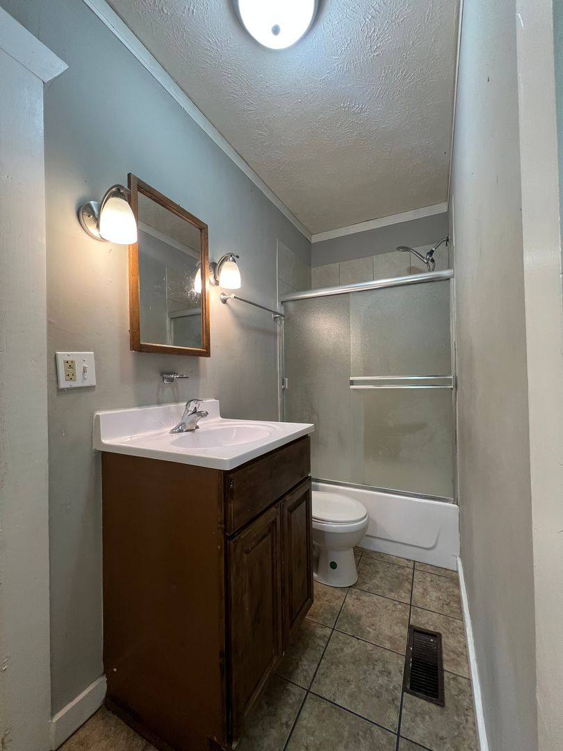House for rent at 1522 W High St, Springfield, MO 65802