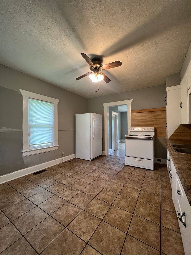 House for rent at 1522 W High St, Springfield, MO 65802