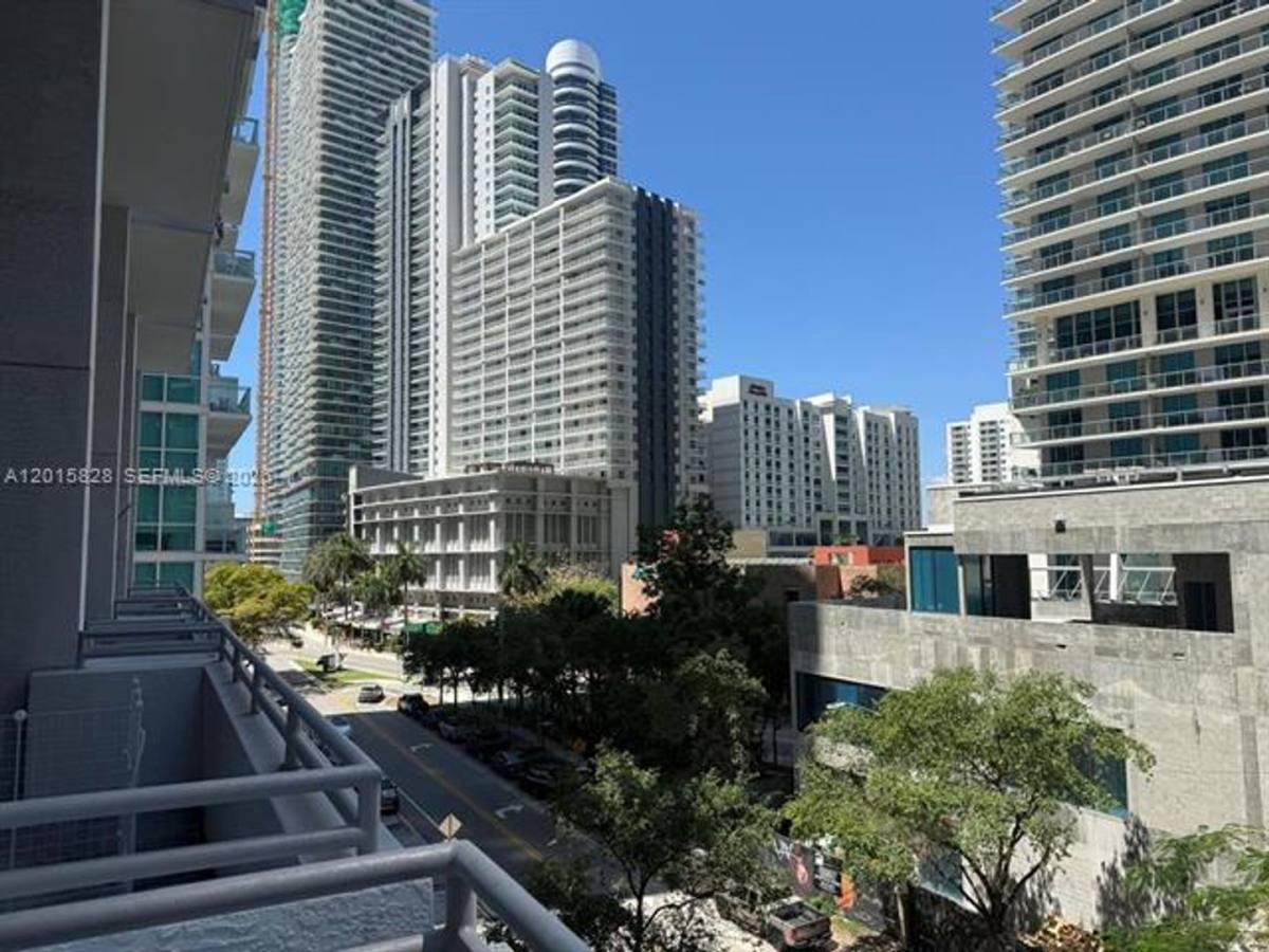 Apartment for rent at 1050 Brickell Ave, Miami, FL 33131