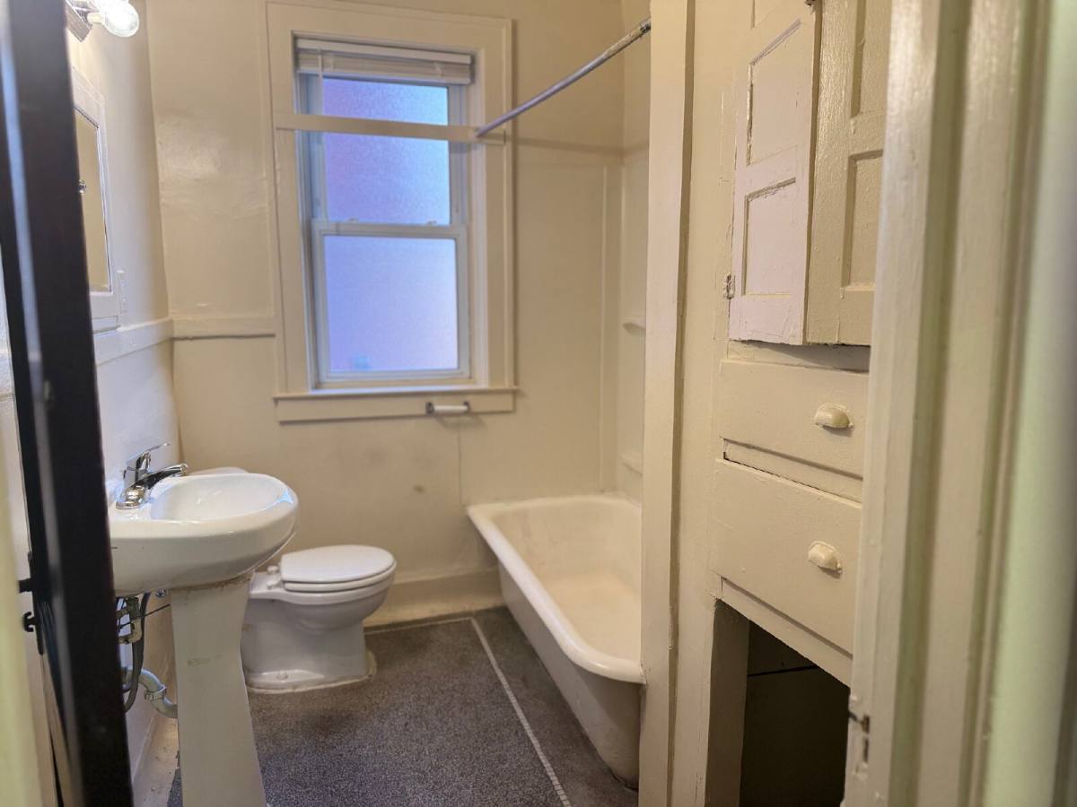 Apartment for rent at 11 Linden St #101, River Rouge, MI 48218