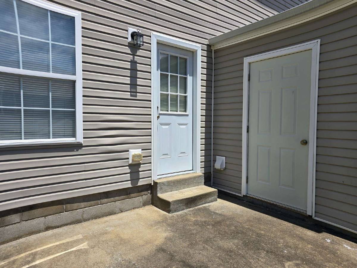 Townhouse for rent at 248-2B Executive Ave, Clarksville, TN 37042