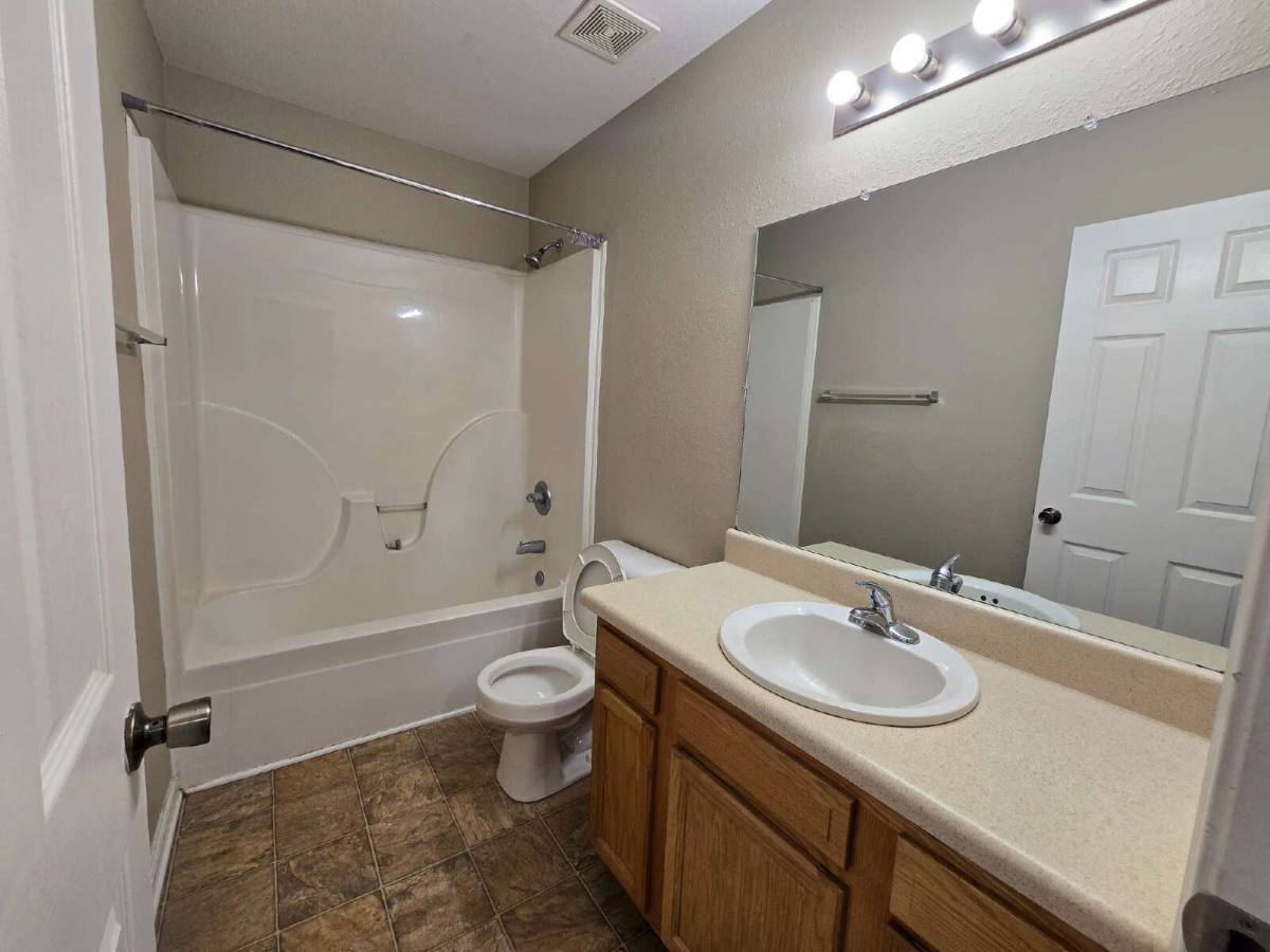 Townhouse for rent at 248-2B Executive Ave, Clarksville, TN 37042