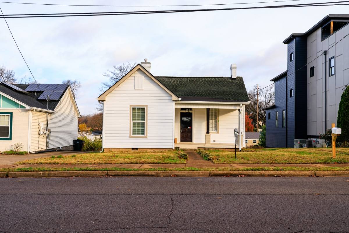 House for rent at 1111 Glenview Dr, Nashville, TN 37206