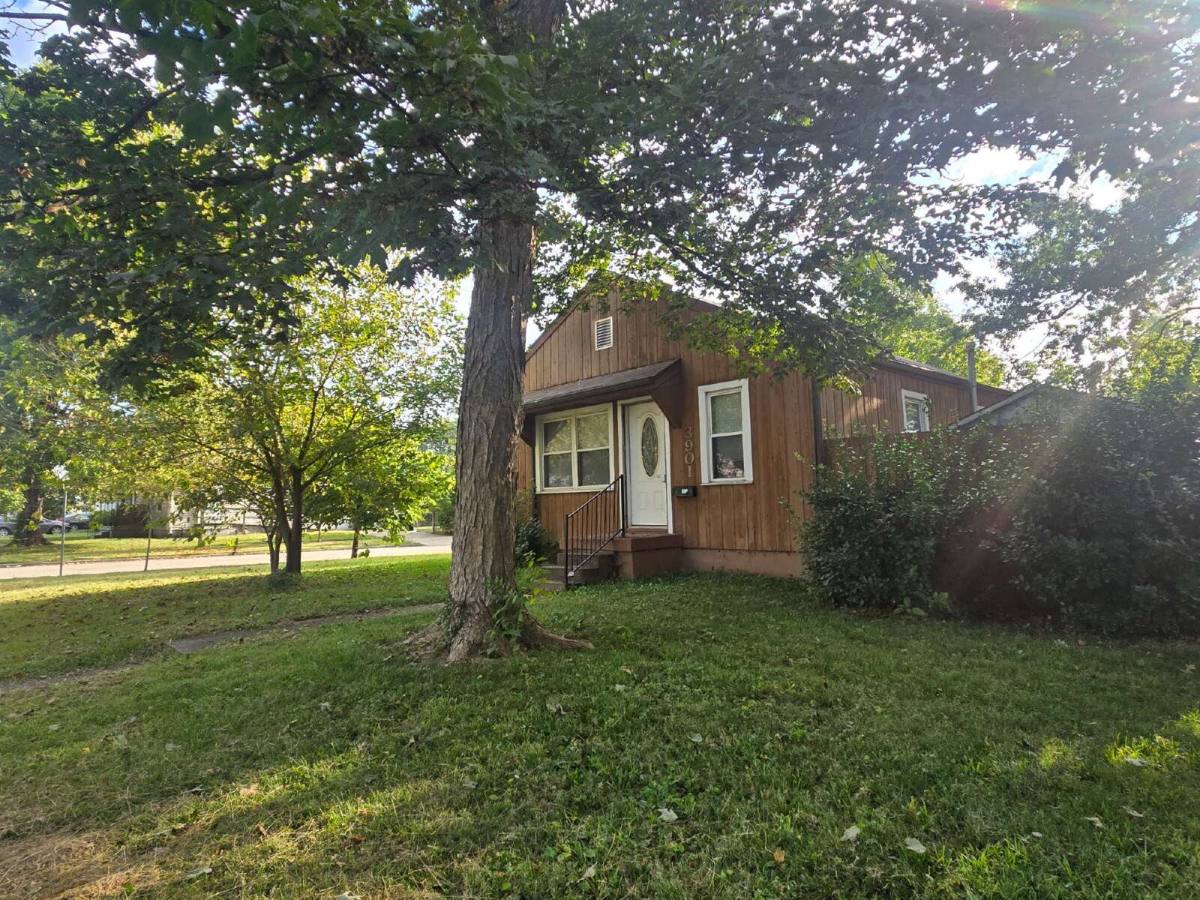 House for rent at 3901 Peachtree Ave Mk, Louisville, KY 40215