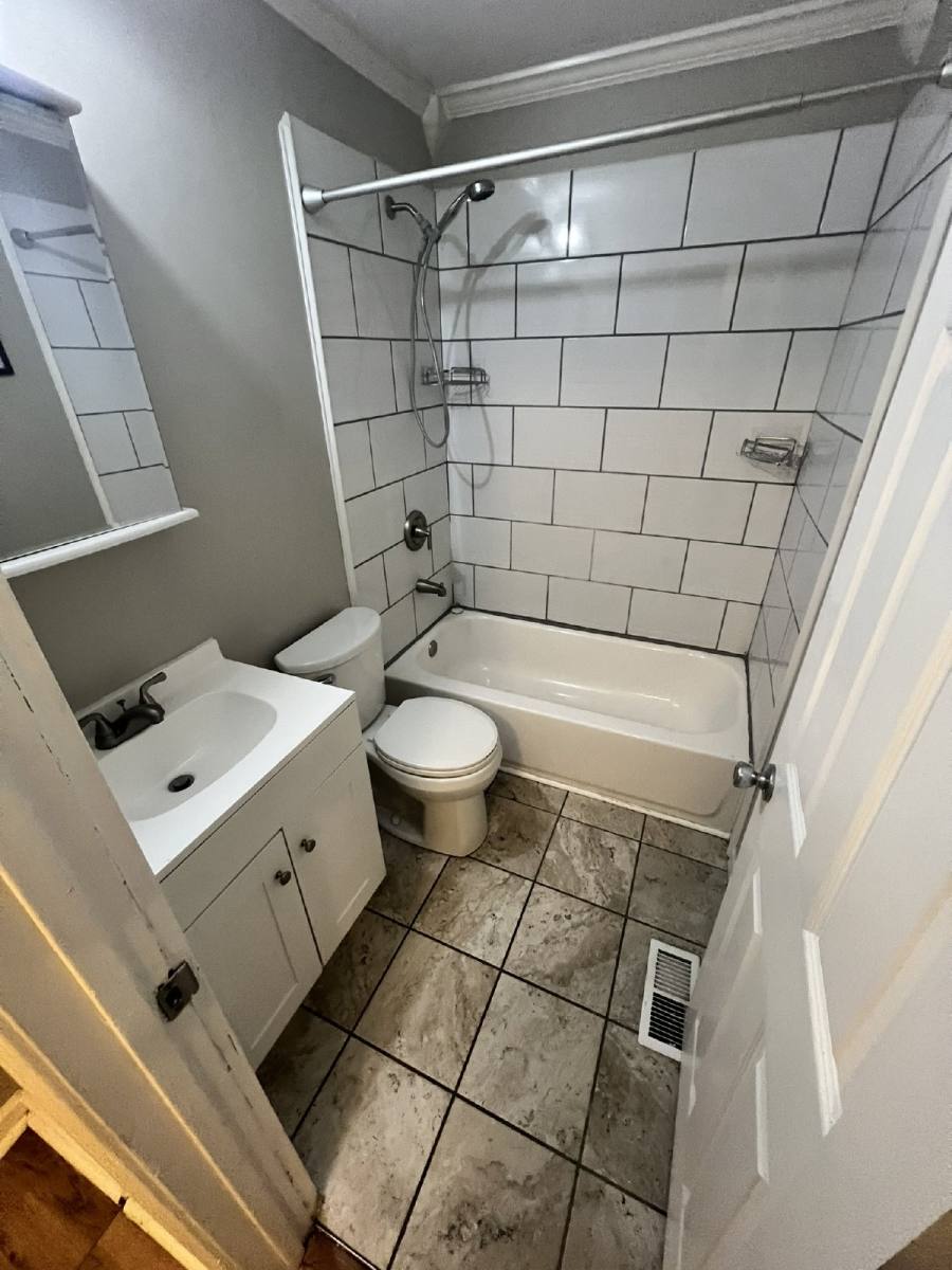 House for rent at 3901 Peachtree Ave Mk, Louisville, KY 40215