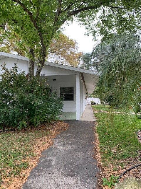 Apartment for rent at 6780 1 2 49th Ave N, Saint Petersburg, FL 33709
