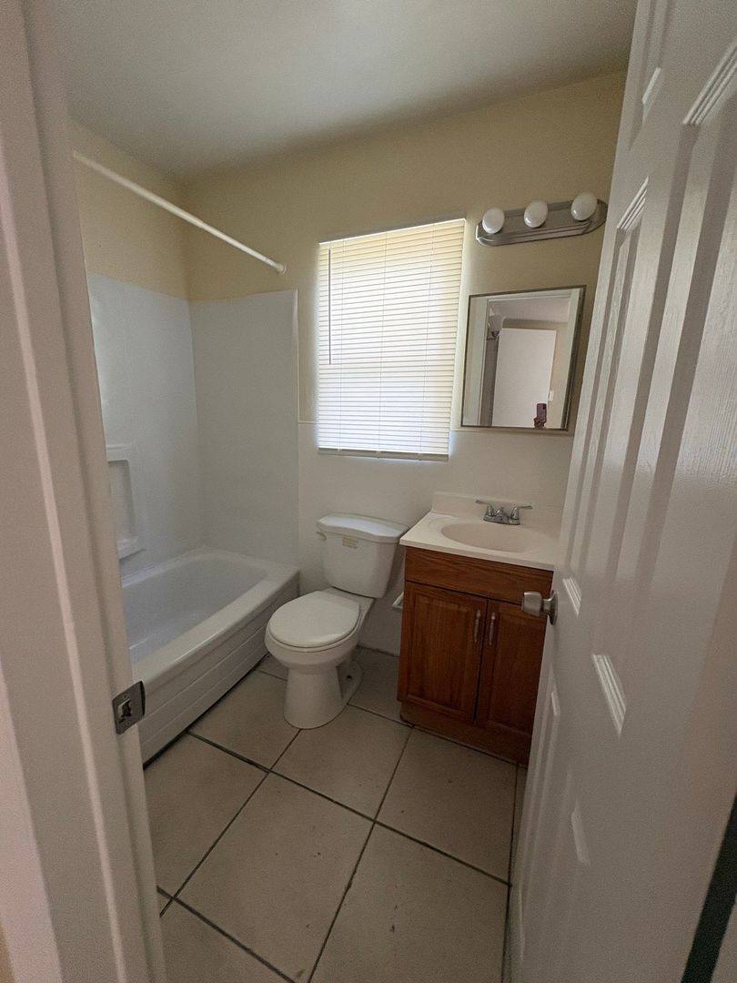 Townhouse for rent at 1717 1719 Grove St S, Saint Petersburg, FL 33701