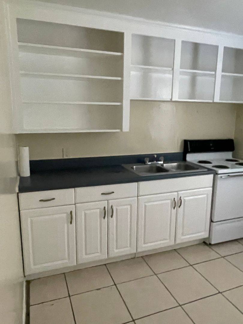Townhouse for rent at 1717 1719 Grove St S, Saint Petersburg, FL 33701