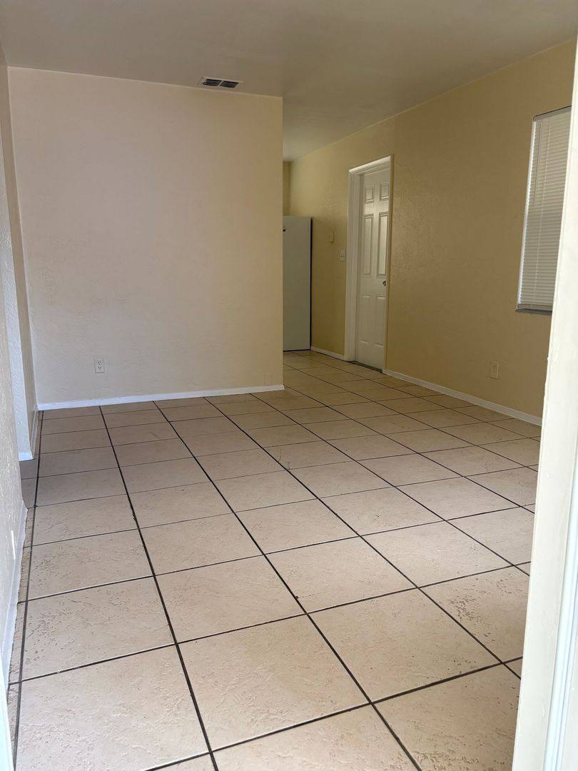 Townhouse for rent at 1717 1719 Grove St S, Saint Petersburg, FL 33701