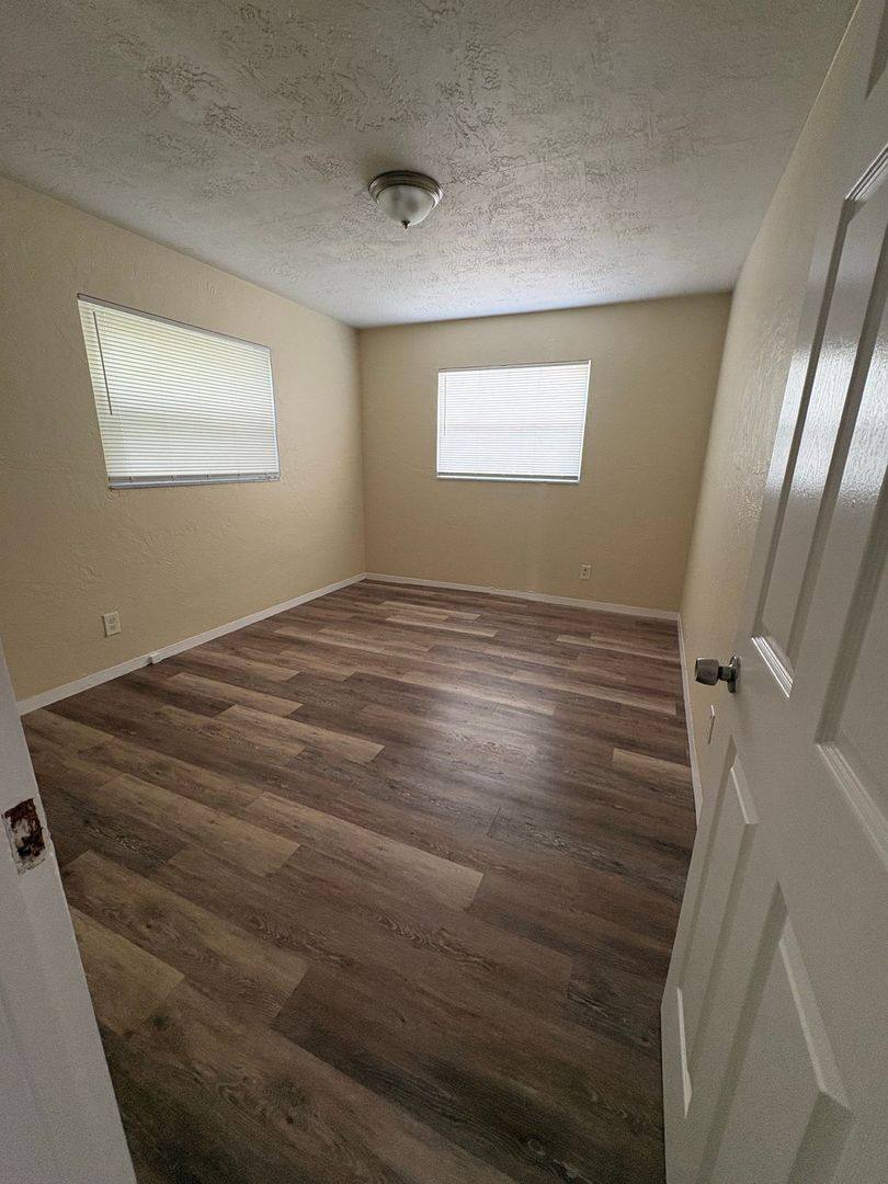 Townhouse for rent at 1717 1719 Grove St S, Saint Petersburg, FL 33701
