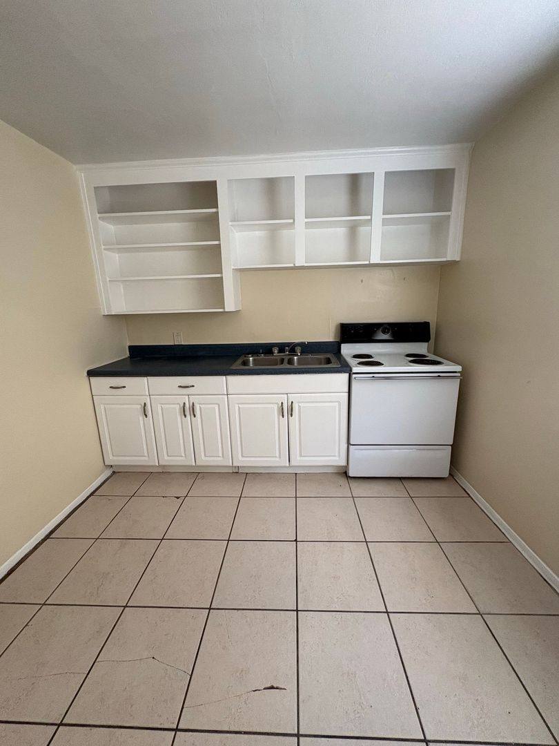 Townhouse for rent at 1717 1719 Grove St S, Saint Petersburg, FL 33701
