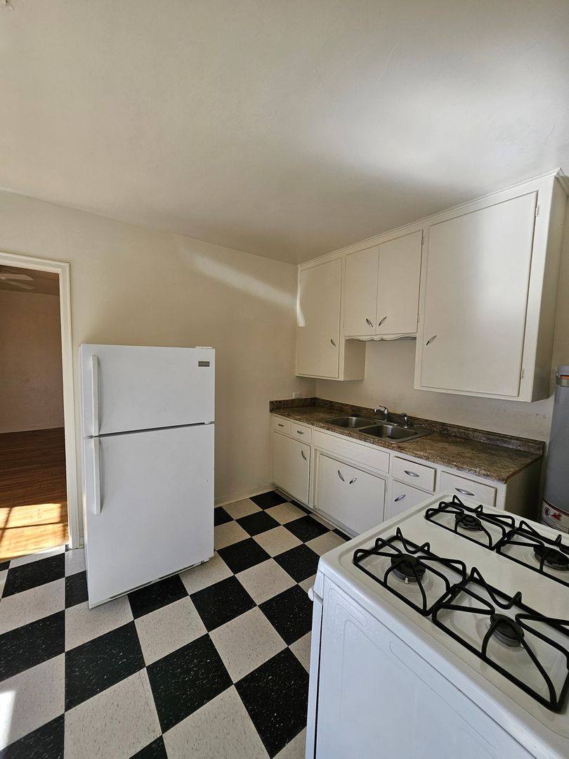 Apartment for rent at 1101&1103 Wilmoore Dr SE, Albuquerque, NM 87106